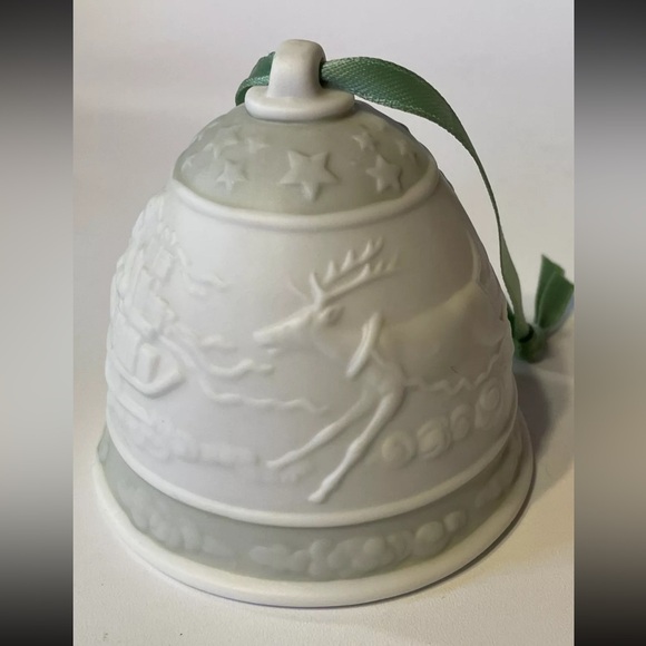Limited Edition Lladro 1988 Christmas Bell Ornament - Picture 5 of 6